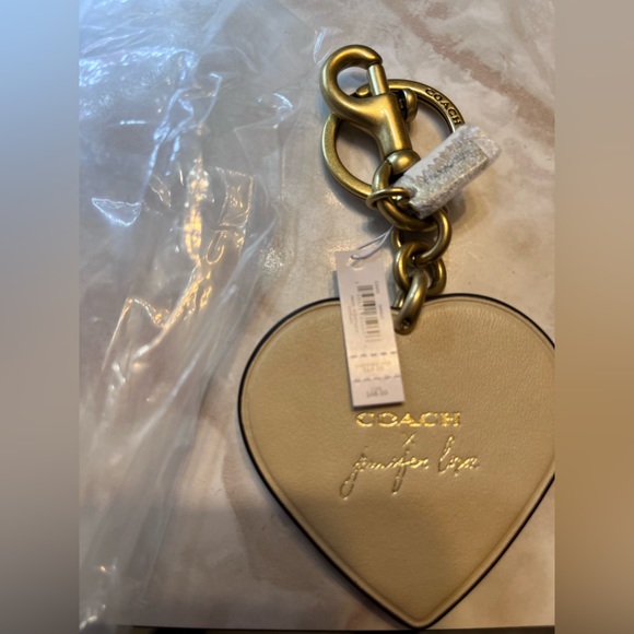 Nwt JLO NYC skyline Coach keychain - Picture 3 of 5